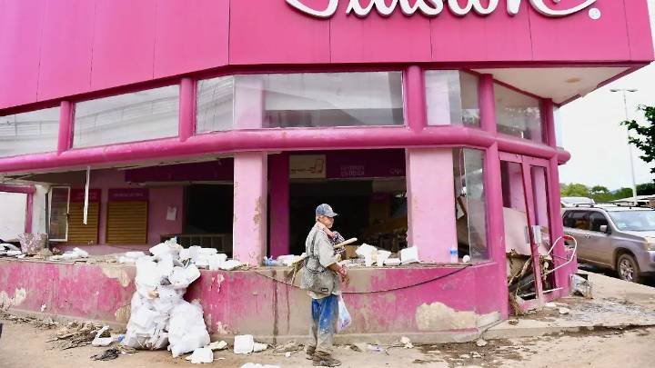Comercios y hoteles de Poza Rica, irreconocibles: el agua alcanzó tres metros y arrasó todo el patrimonio