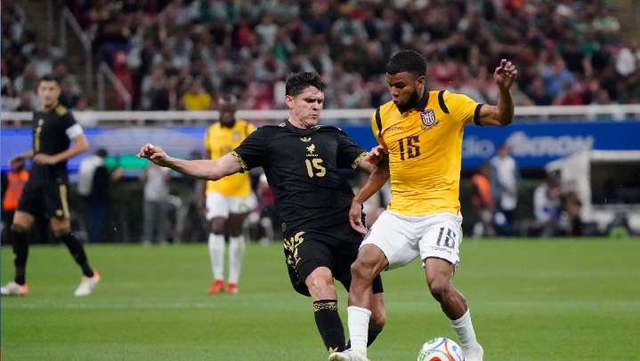 México mejora, pero no pasa del empate con Ecuador