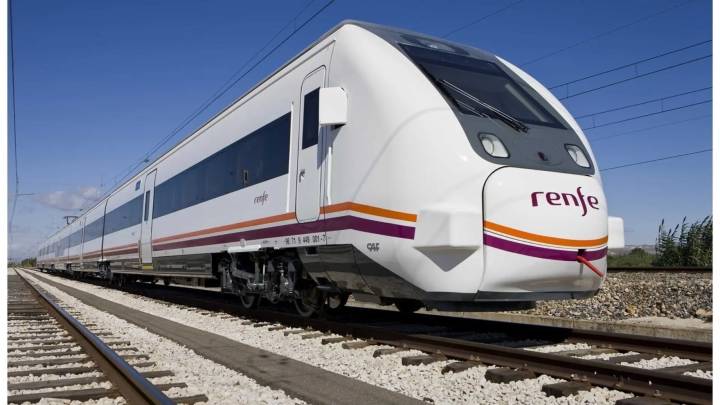 Suspendida la circulación de dos trenes tras caer un rayo en Benicarló