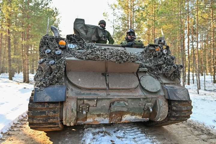 Canada's plan to donate refurbished armour to Ukraine appears to be on the scrap heap