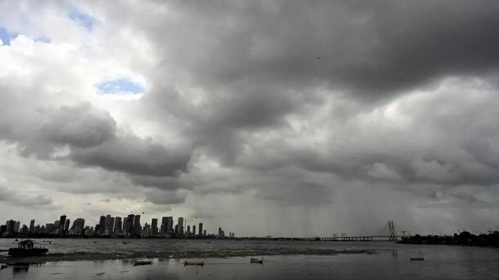 Mumbai weather updates: Generally cloudy sky with light to moderate rain likely
