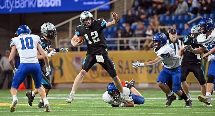 Blake McMullen guides Mahnomen-Waubun past Red Lake County for 5th straight Section 8A title