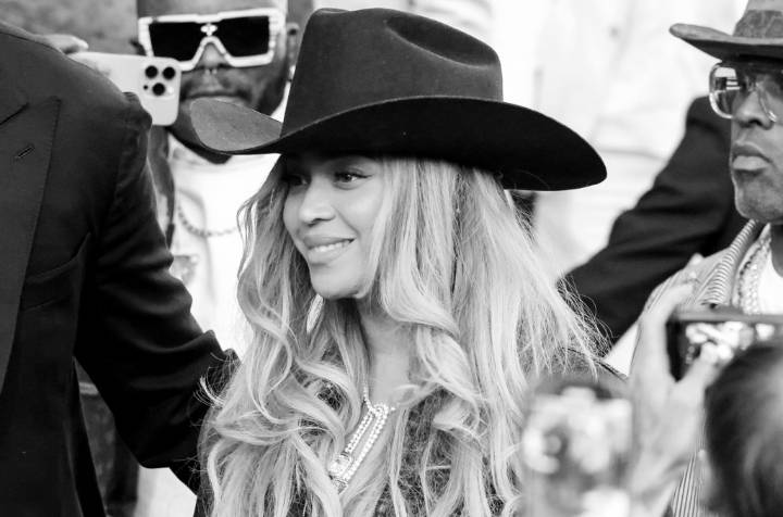 Beyoncé Pays Tribute to D’Angelo as ‘The Pioneer of Neo-Soul’: ‘We Will Never Forget You’