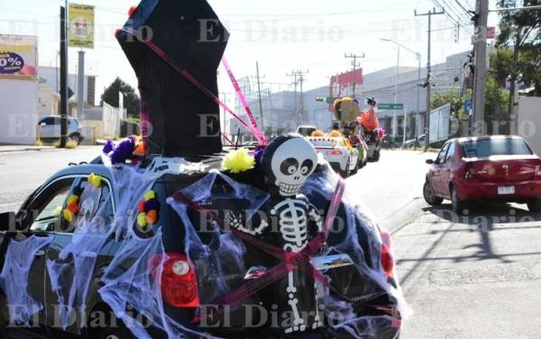 Video.- Instituto Down celebra el Día de Muertos con colorido desfile y actividades culturales