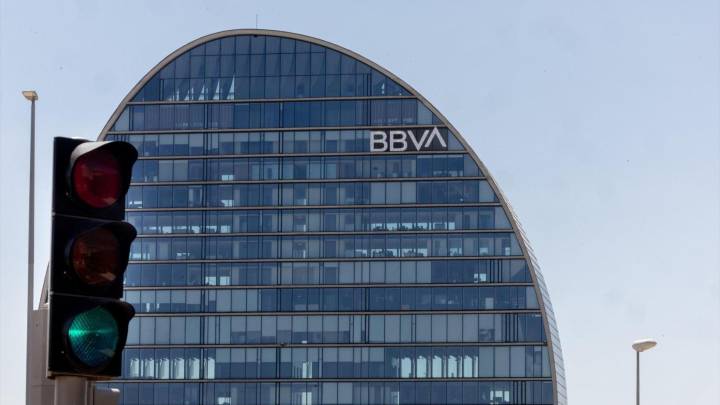 El BBVA gana un 4,7% más hasta septiembre y dispara el exceso de capital para repartir a los socios