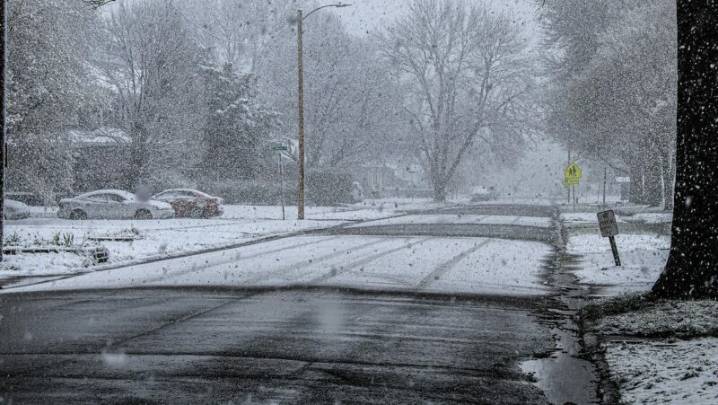 Sunwing Passengers Stranded in La Crete, Alberta