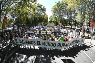 1.500 habitantes de la España rural se manifiestan en Madrid contra las "macrorrenovables" que explotan sus pueblos