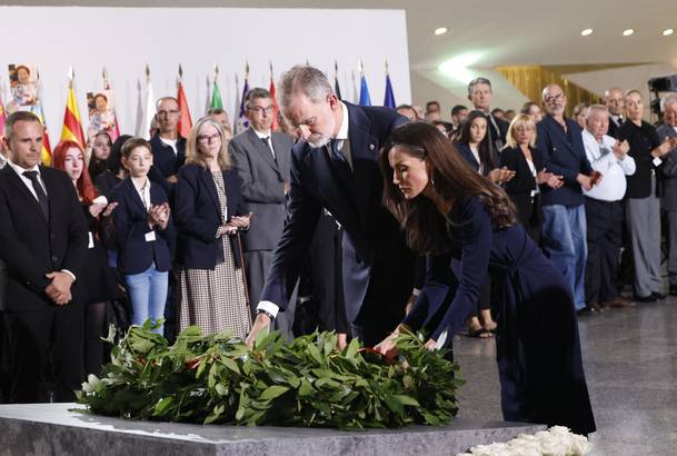 Sus Majestades los Reyes presidieron el homenaje a las víctimas de la DANA, cuando se cumple el primer aniversario de la catástrofe.