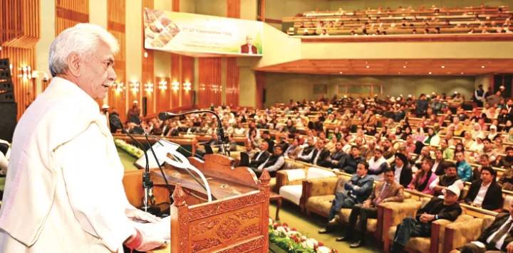 All powers with elected Govt: LG Sinha