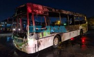 Voraz incendio destruyó tres colectivos en una empresa de Berazategui 