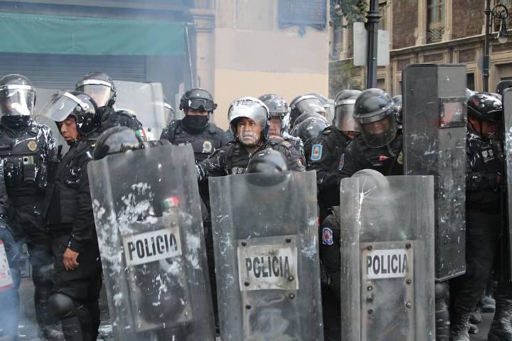 Van manifestantes por acabar con policías en la marcha del 2 de octubre