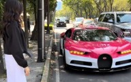 Hija de empresario pinta de rosa un Bugatti y lo convierte en taxi de CDMX