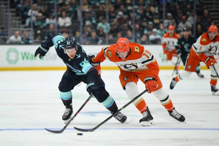 Deadspin | Joey Daccord shines as Kraken down Ducks for 1st-ever opening win