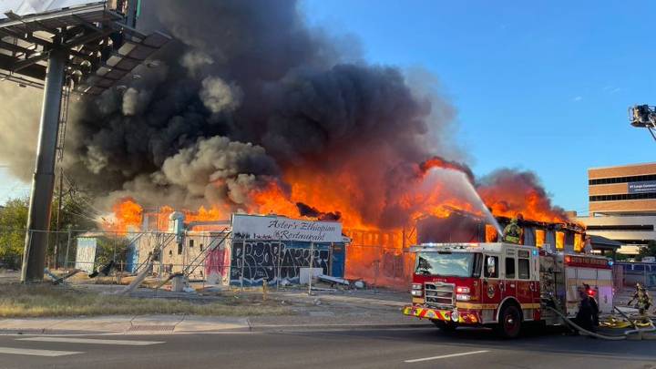 Austin shuts down power in area of abandoned hotel fire