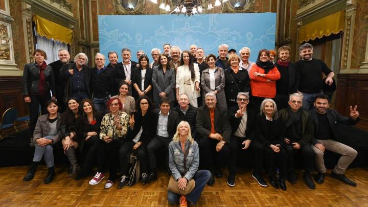 Kicillof se reunió con artistas y referentes de la cultura en la Gobernación
