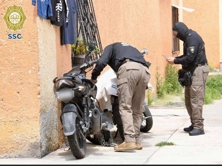 Caen 3 sujetos con moto robada en Tláhuac, CDMX