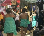Comerciantes de tianguis desnudan y rapan a mujeres por ‘rateras’
