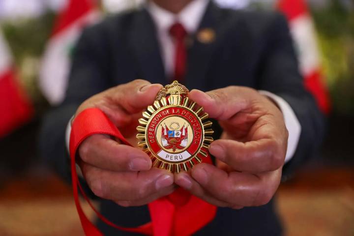 Ejecutivo dispone otorgamiento de Medalla al Defensor de la Democracia a 823 personas