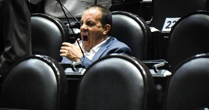 Sorprenden a Cuauhtémoc Blanco jugando pádel ¡en plena sesión legislativa!