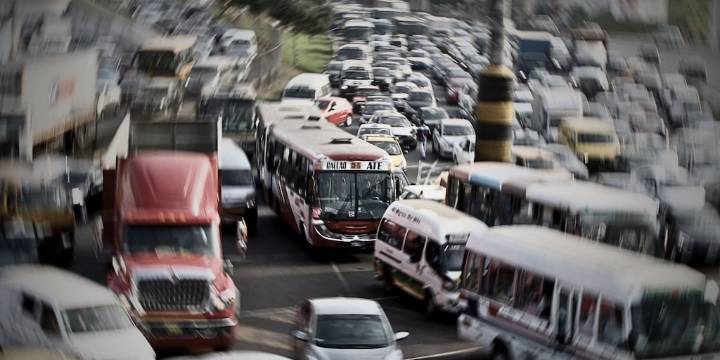 Mejor vamos caminando: tráfico vehicular en Lima alcanza nuevo récord en hora punta y se convierte en el más alto de Latinoamérica
