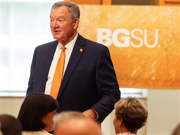 BGSU president gets 2 percent raise, 20 percent bonus