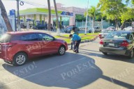 Mujer embarazada sale ilesa tras colisión entre taxi y auto en Ciudad del Carmen