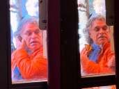 ¿Está vivo? Turistas captan a “Juan Gabriel” en París y en redes aseguran que fingió su muerte