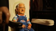 Una figura del muñeco Chuky con el rostro de Netanyahu irrumpe durante 20 minutos en el Museo de Cera