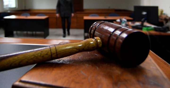 Exjuez de Policía Local de Villarrica enfrentará juicio tras ser acusado de abusar y violar a nieto