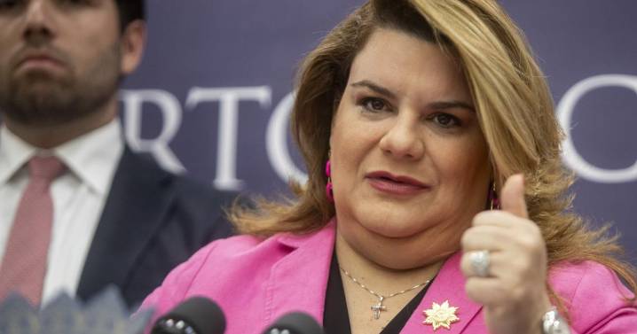 Gobernadora firma ley que regula abortos en menores de 15 años