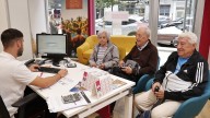 Primer día de venta de viajes del Imserso en Galicia: «Queremos viajar en marzo, pero mañana no quedará nada»