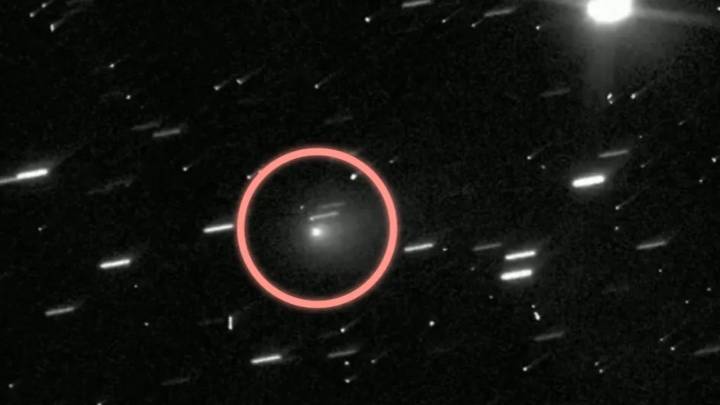 Por qué Avi Loeb, científico de Harvard, sigue empeñado en que el cometa 3I/ATLAS no es lo que parece