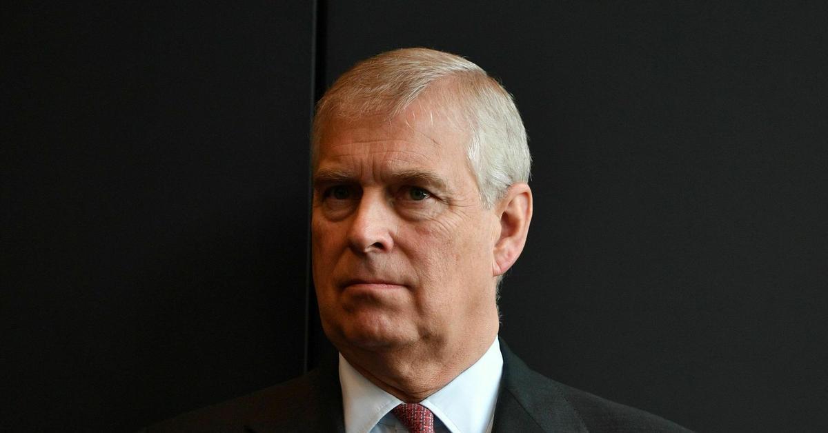Nuevo estremecimiento a la monarquía británica: el príncipe Andrés, forzado a renunciar a todos sus títulos