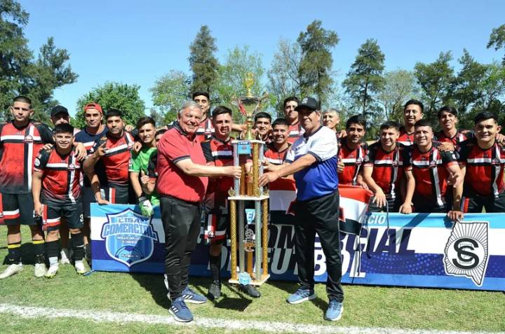 La Antenor FC es el nuevo campeón de la Comercial