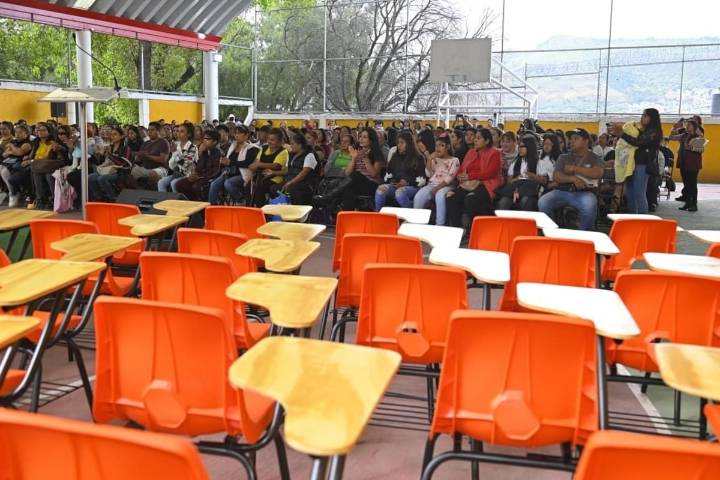 Raciel Pérez impulsa la educación en Tlalnepantla con la entrega de mobiliario en la Preparatoria No. 69