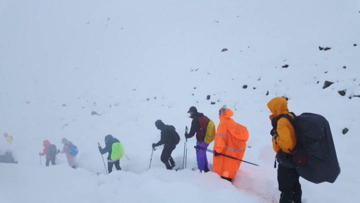 Bizzard traps hundreds of hikers on Mount Everest