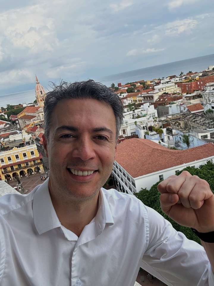 Daniel Quintero se bajó del bus de la consulta del Pacto Histórico