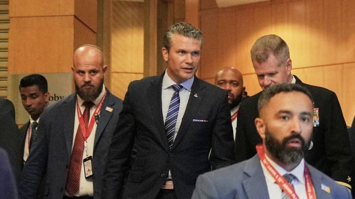 Hegseth pide a las fuerzas armadas asignar a decenas de abogados al Departamento de Justicia
