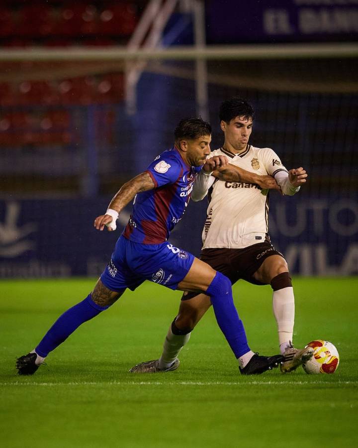 Carlos Navarro: rompe el cascarón un central «para años»