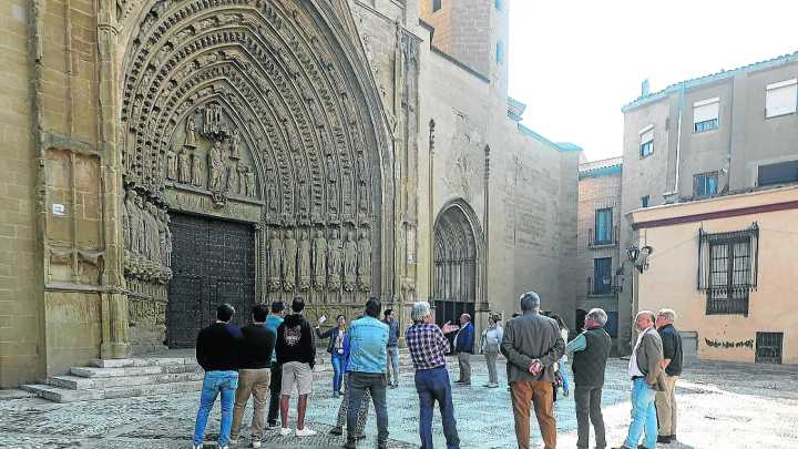 La seo oscense revela su mejor imagen el Día de las Catedrales