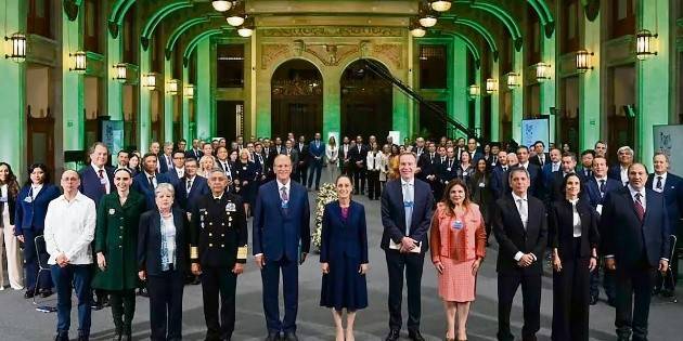 Presentan Plan México ante empresarios del Foro Mundial
