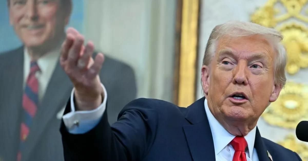 Donald Trump reconoce que los aranceles del 100 % a China no son sostenibles, pero “necesarios”