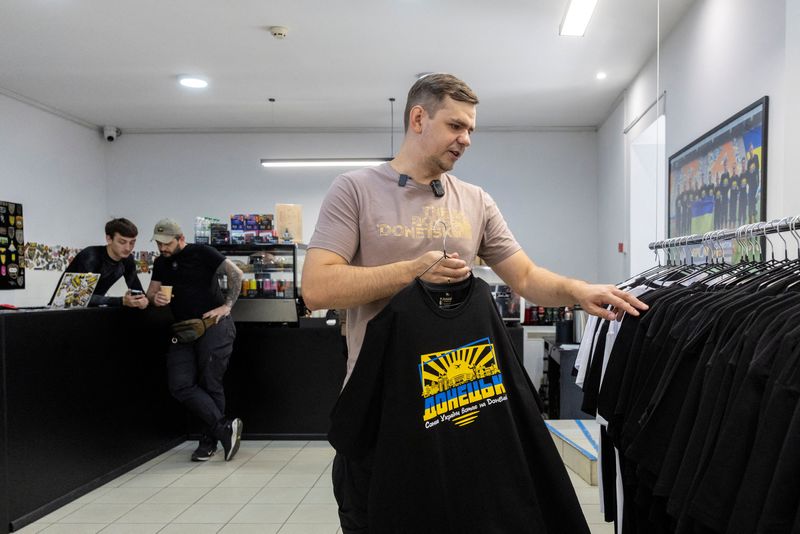 Ukraine's frontline cities filled with dread and defiance