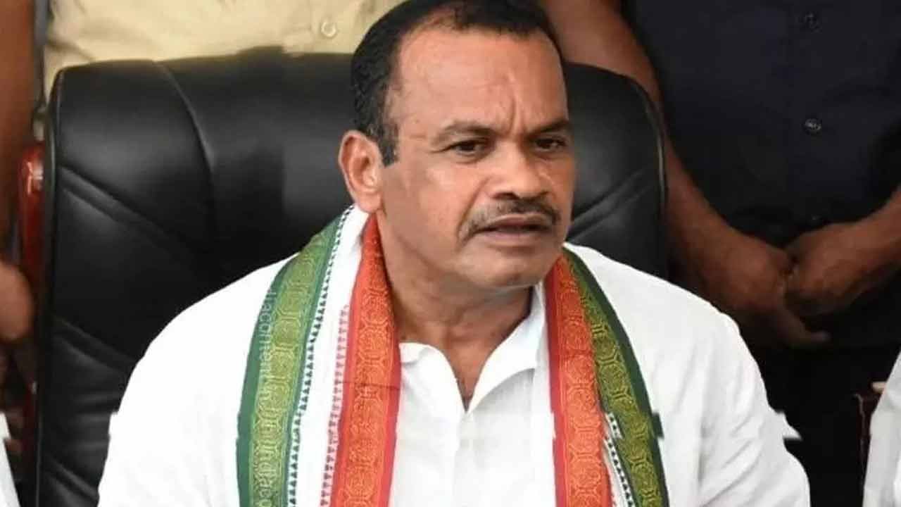 Komatireddy Venkat Reddy Predicts Jubilee Hills Win, Slams BRS