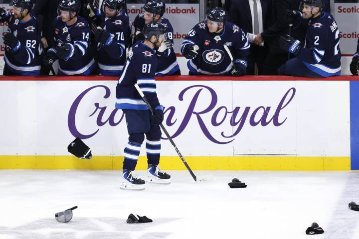 Deadspin | Kings visit Jets and aspire to ice Kyle Connor