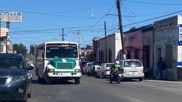 Usuarios confundidos por cierre temporal en la calle Carranza