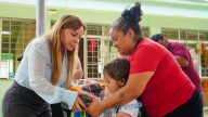 Entrega de apoyos escolares en El Salto avanza con el programa “Transforma”