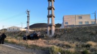 Un conductor volcó su Duster en el ingreso al barrio Padre Corti