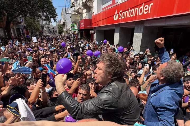 Javier Milei desembarcó en el norte para pedir el voto “contra la barbarie kirchnerista”