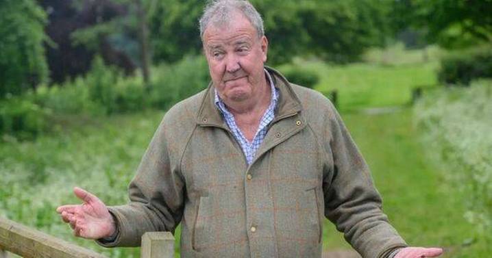 Jeremy Clarkson branded 'incompetent fat man' by Diddly Squat Farm visitor